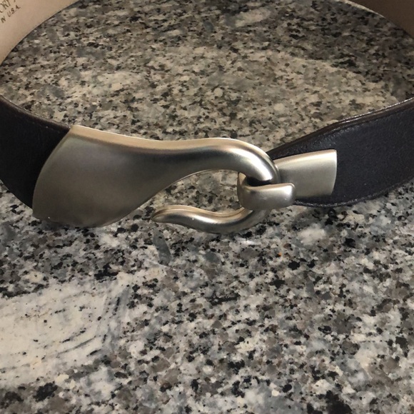 NewThe Territory Ahead WIE SILVER HOOK BUCKLE Brown LEATHER Adjustable BELT - Picture 1 of 5